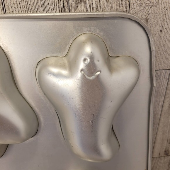 Wilton Mini Ghost Cake Pan 1991 Halloween Baking Mold - Picture 3 of 9